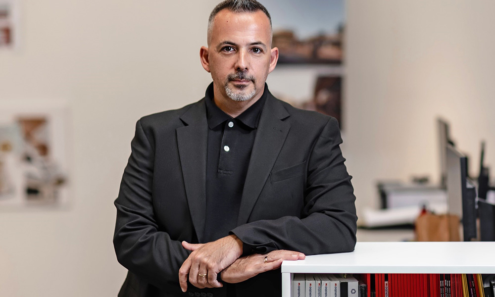 Steven-Velegrinis_1000x600-1.jpg