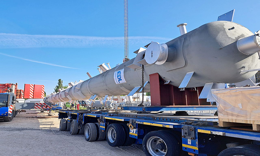 Image_2_EDL_HyLube3_plant_delivery_fractionating-column-1.jpg